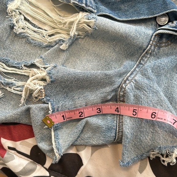American Eagle light wash jean shorts. Women’s. - Picture 7 of 8